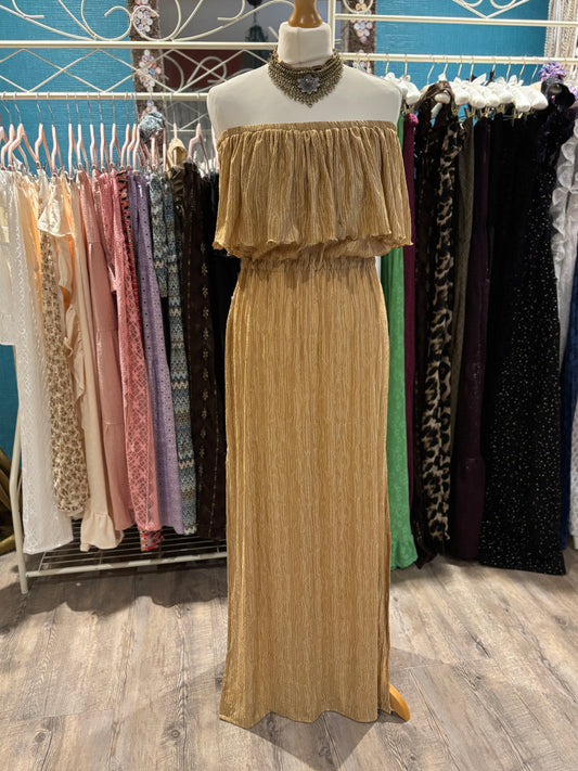 Classic dresses with frill