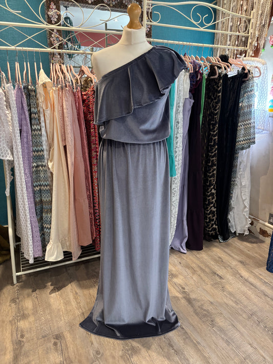 One shoulder ruffle dress