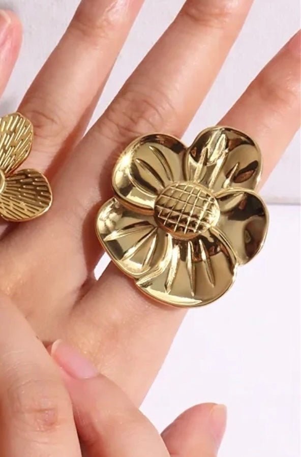 Large gold flower ring