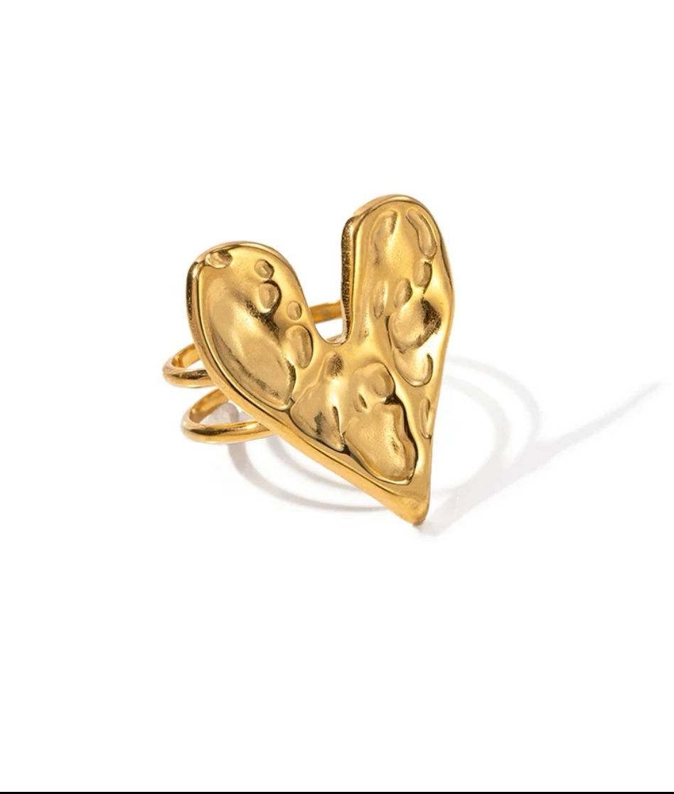 Gold heart ring