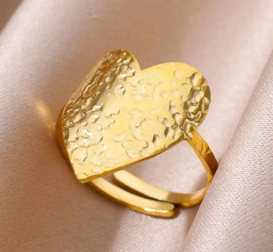 Gold hammered heart ring