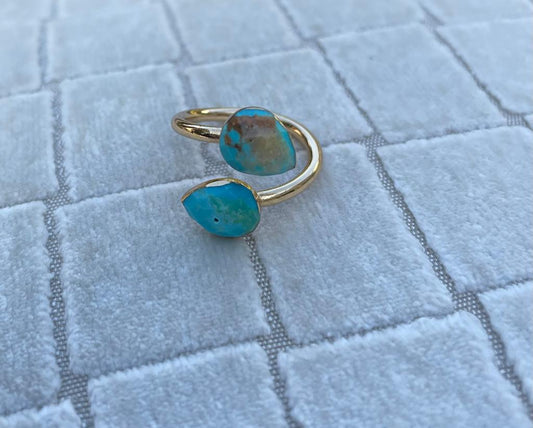 Turquoise gold stone ring