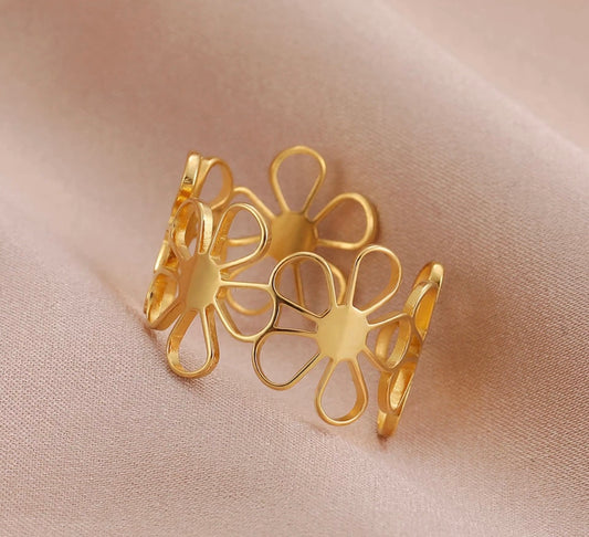 Gold open flower ring