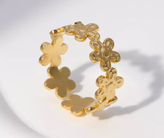 Gold flower ring